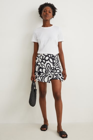 Women - Skort - patterned - black / white