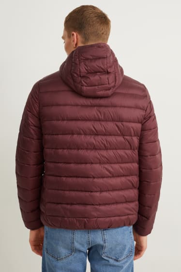 Pánské - Prošívaná bunda s kapucí - tmavočervená
