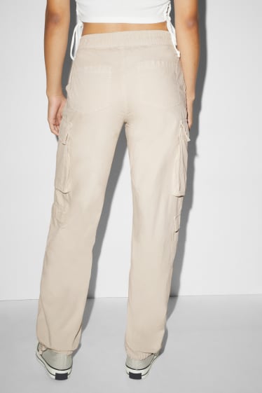 Ados & jeunes adultes - CLOCKHOUSE - pantalon cargo - mid waist - relaxed fit - beige clair