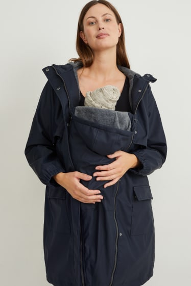 Kobiety - Ciążowa kurtka przeciwdeszczowa z kapturem i wstawką na niemowlę - ciemnoniebieski