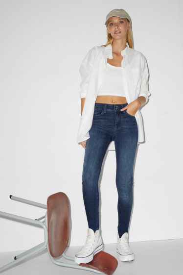 Femmes - CLOCKHOUSE - skinny jean - mid waist - effet push-up - jean bleu