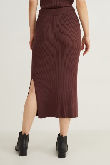 Women - Basic knitted skirt - dark brown