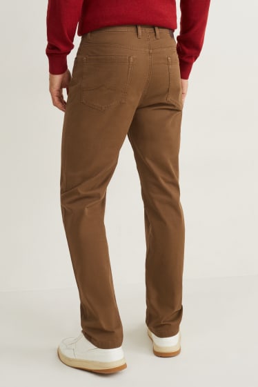 Mężczyźni - Spodnie - regular fit - brązowy