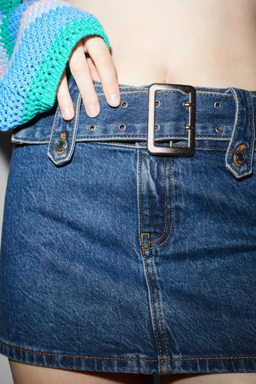 Nastolatki - CLOCKHOUSE - spódnica dżinsowa z paskiem - dżins-niebieski