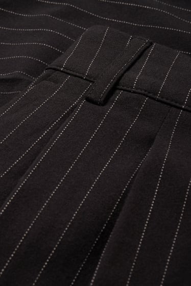Nastolatki - CLOCKHOUSE - spodnie materiałowe - średni stan - szerokie nogawki - czarny