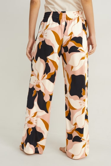 Dámské - Saténové pyžamové kalhoty - s květinovým vzorem - růžová