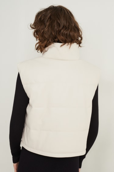 Dámské - Prošívaná vesta - imitace kůže - krémově bílá