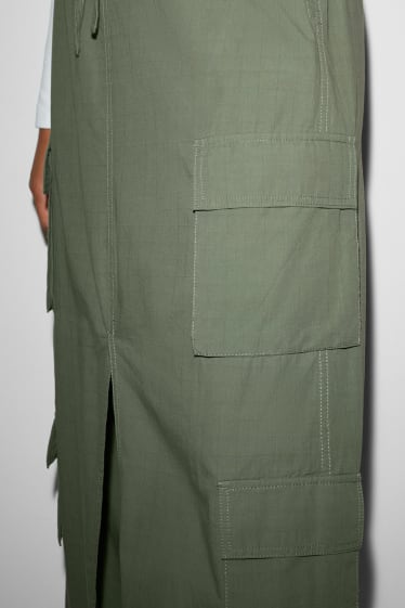 Nastolatki - CLOCKHOUSE - spódnica w stylu bojówek - zielony