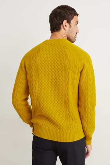 Men - Jumper with cashmere - wool blend - cable knit pattern - mustard yellow