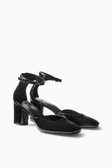 Women - Patent court shoes - faux leather - black