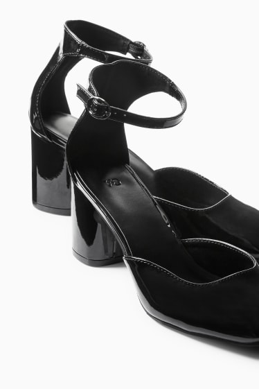 Women - Patent court shoes - faux leather - black