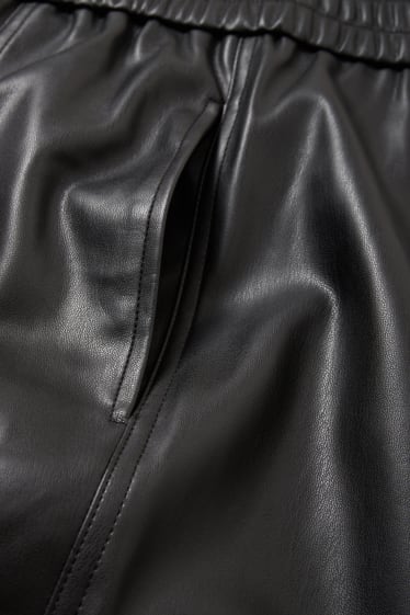 Dona - Pantalons - high waist - tapered fit - pell sintètica - negre