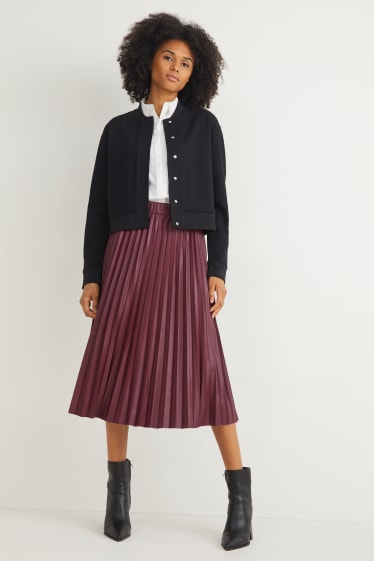 Women - Pleated skirt - faux leather - bordeaux