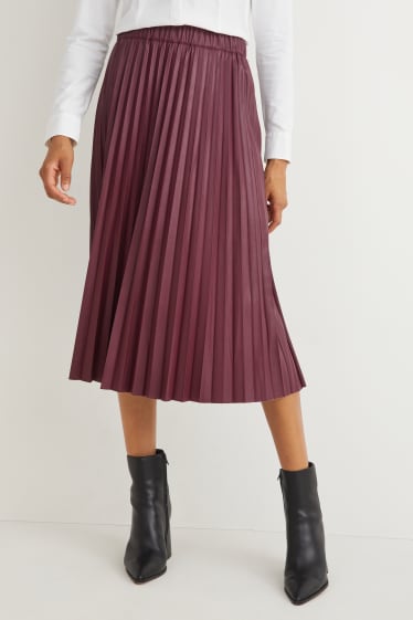 Women - Pleated skirt - faux leather - bordeaux
