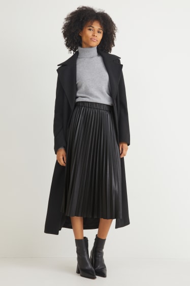 Women - Pleated skirt - faux leather - black