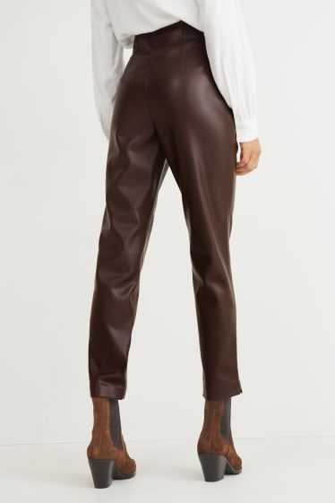 Mujer - Pantalón - tapered fit - polipiel - marrón oscuro