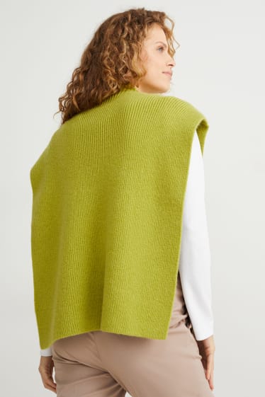 Femei - Vestă tricotată - verde