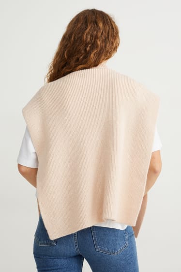 Women - Knitted slipover - light beige