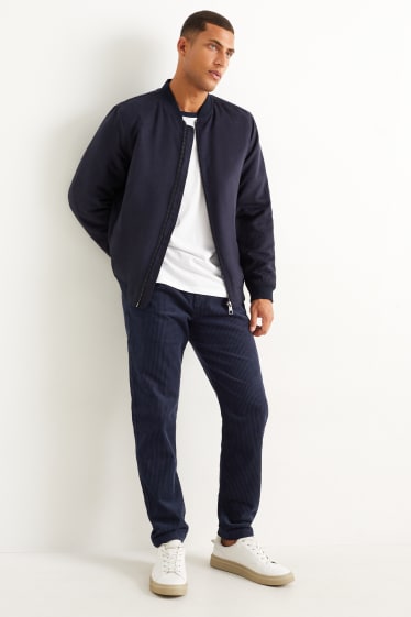 Uomo - Pantaloni di velluto a coste chino - tapered fit - blu scuro
