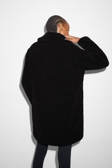 Kobiety - CLOCKHOUSE - płaszcz ze sztucznego kożuszka - czarny