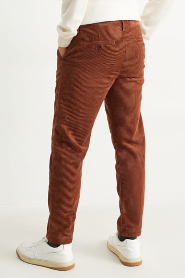 Uomo - Pantaloni di velluto a coste chino - tapered fit - marrone
