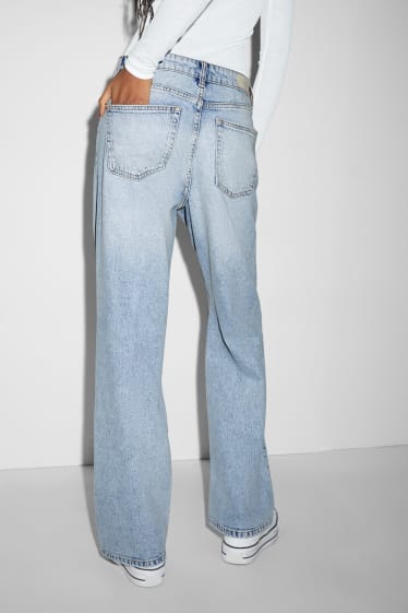 Tieners & jongvolwassenen - CLOCKHOUSE - baggy jeans - mid waist - jeanslichtblauw