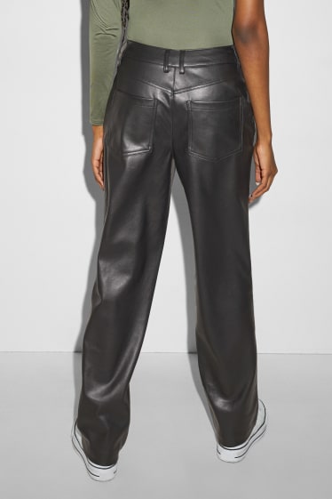 Dona - Pantalons - high waist - straight fit - pell sintètica - negre