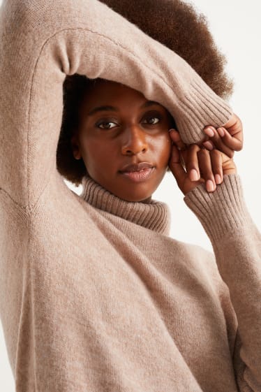 Women - Basic knitted dress - light brown