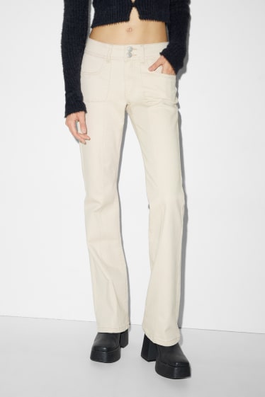 Jóvenes - CLOCKHOUSE - pantalón - low waist - bootcut fit - beige claro