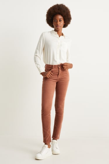 Femei - Pantaloni din catifea reiată - talie înaltă - straight fit - maro