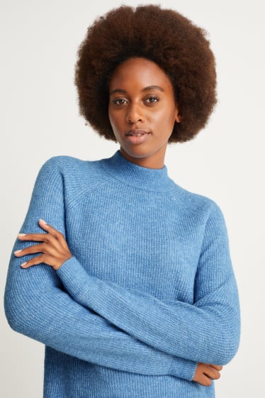 Femei - Rochie din tricot - albastru deschis melanj