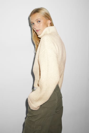 Dona - CLOCKHOUSE - jersei crop - blanc trencat