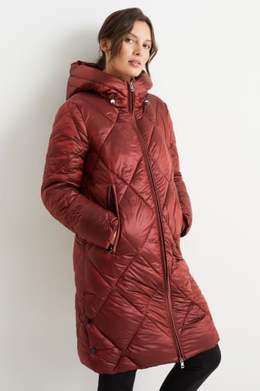 Kobiety - Pikowany płaszcz z kapturem - z połyskiem - ciemnoczerwony