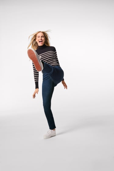 Femei - Slim jeans - talie medie - jeans modelatori - LYCRA® - denim-albastru