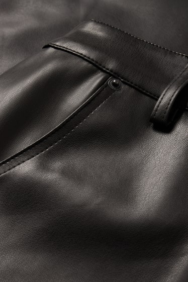 Dona - Pantalons - mid waist - straight fit - pell sintètica - negre