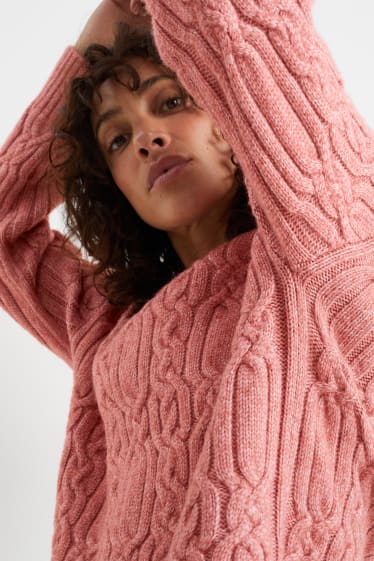 Kobiety - Sweter z wzorem warkocza - ciemnoróżowy