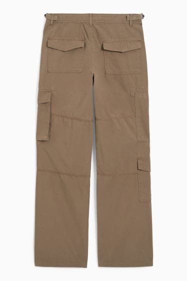 Jóvenes - CLOCKHOUSE - pantalón de tela - mid waist - straight fit - caqui