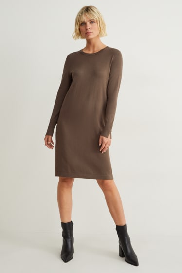 Women - Basic knitted dress - brown