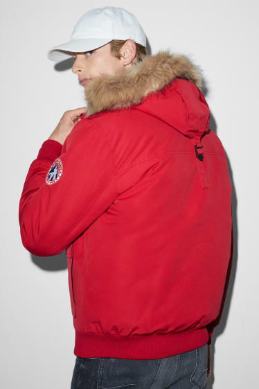 Home - Jaqueta amb caputxa i rivet de pèl sintètic - vermell fosc