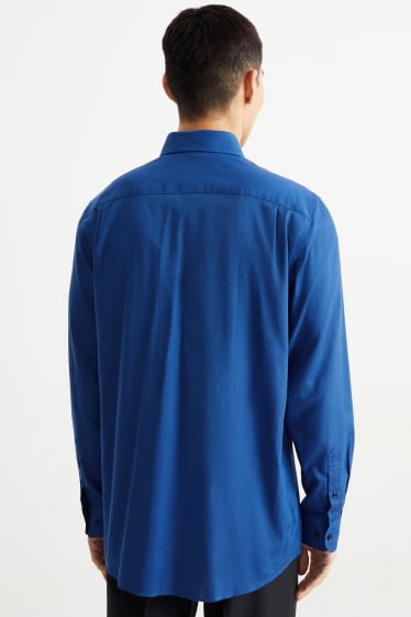 Mężczyźni - Koszula Oxford - regular fit - kołnierzyk kent - dobrze się prasuje - niebieski