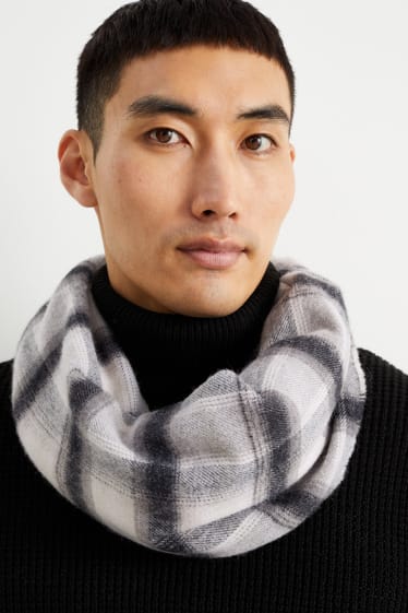 Men - Fringed scarf - check - black / beige