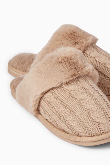Women - Knitted slippers - cable knit pattern - light beige