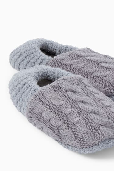 Women - Knitted slippers - cable knit pattern - gray