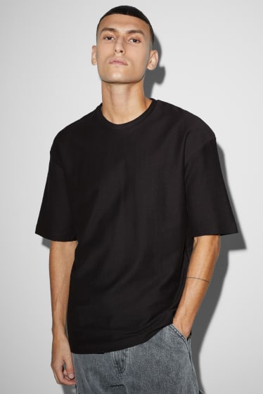 Men - T-shirt - black