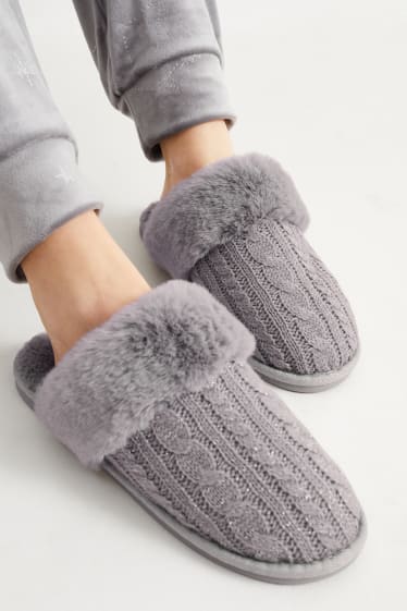 Women - Knitted slippers - cable knit pattern - dark gray