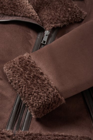 Dames - Imitatie shearling bikerjack - imitatiesuède - donkerbruin