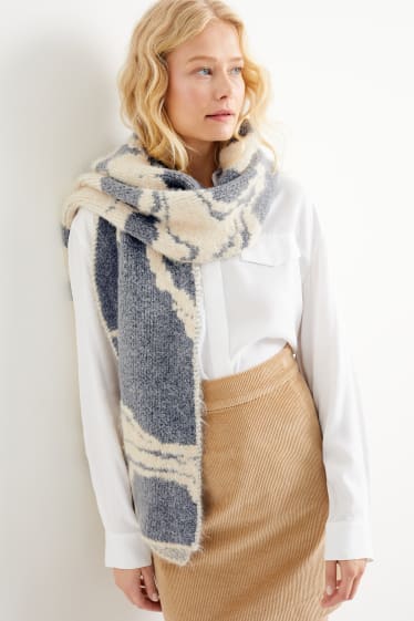 Women - Knitted scarf - light beige