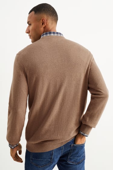 Bărbați - Pulover din tricot fin și cămașă - regular fit - guler cu nasturi - bej
