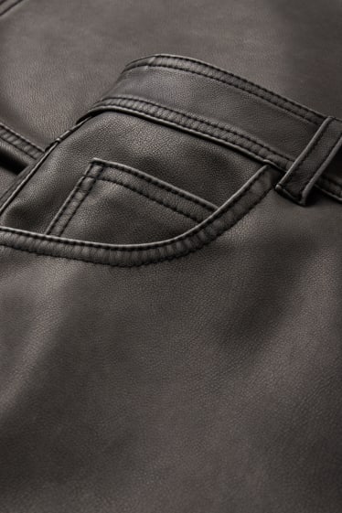 Dona - Pantalons - mid waist - straight fit - pell sintètica - texà gris fosc