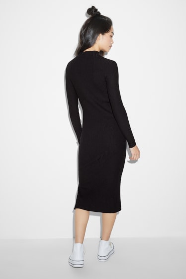 Femmes - Robe fendue - noir